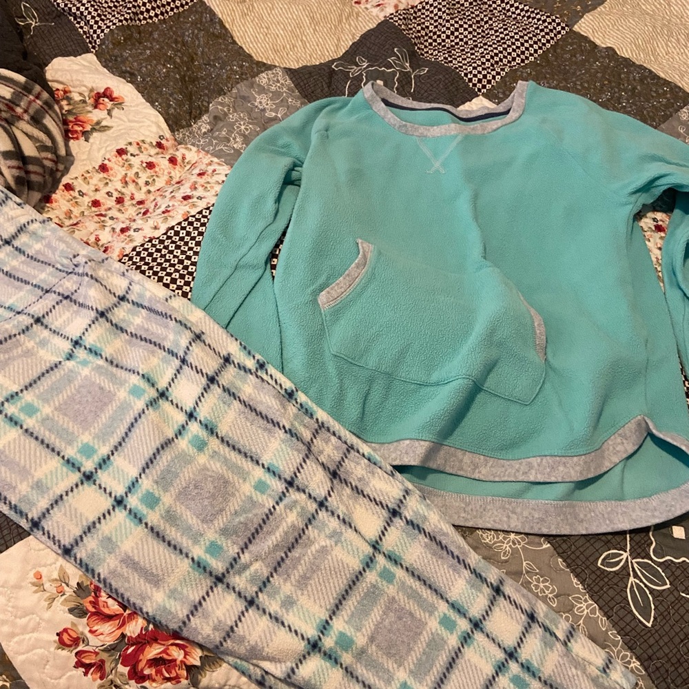 Cuddle duds sleepwear